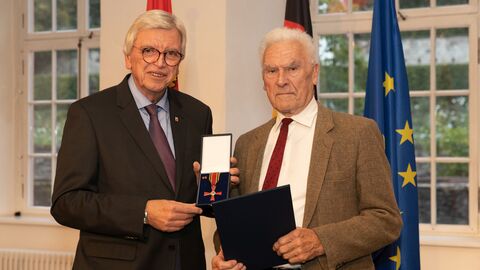 Auszeichnungen zu "75 Jahre Hessen"