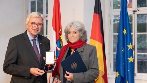 Auszeichnungen zu "75 Jahre Hessen" Auszeichnungen zu "75 Jahre Hessen"