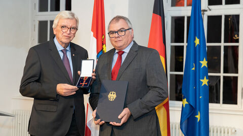 Auszeichnungen zu "75 Jahre Hessen"