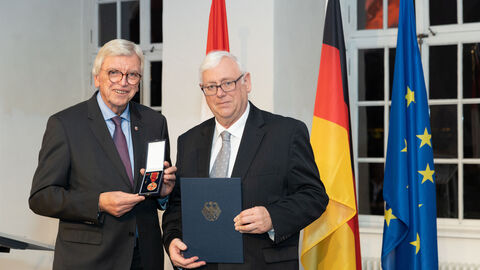 Auszeichnungen zu "75 Jahre Hessen"