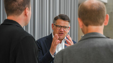 Ministerpräsident Boris Rhein besuchte das in Biebergemünd ansässige Unternehmen Engelbert Strauss GmbH & Co. KG 