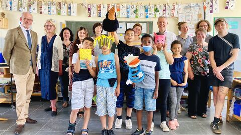 Staatssekretär Lösel war zu Besuch beim „Deutschsommer“ der Marburger Astrid-Lindgren-Schule.