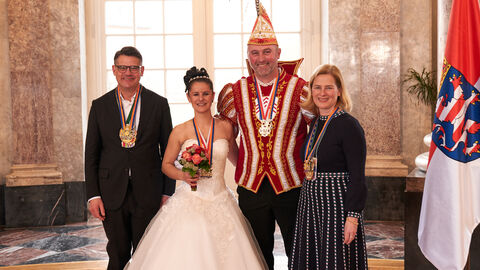 Ministerpräsident Boris Rhein und seine Frau Tanja Raab-Rhein empfangen im Schloss Biebrich in Wiesbaden hessische Fastnachtsvereine