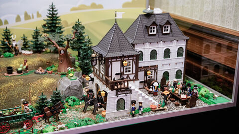 PLAYMOBIL-Ausstellung 175 Jahre Paulskirche Die PLAYMOBIL-Ausstellung zum Paulskirchenjubiläum