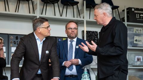 Ministerpräsident Boris Rhein und Wissenschafts- und Kulturminister Timon Gremmels im Gespräch.