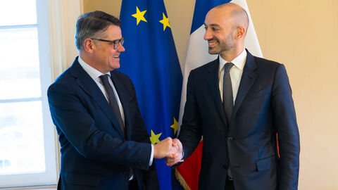Ministerpräsident Boris Rhein (links) in Paris mit Benjamin Haddad, Delegierter Minister für Europäische Angelegenheiten und Beauftragter für die deutsch-französischen Beziehungen im Außenministerium