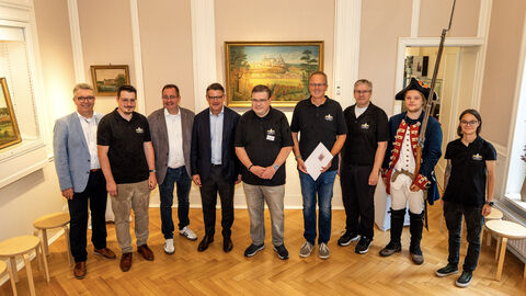 Ministerpräsident Boris Rhein während seines Besuchs Museum Wilhelmsturm