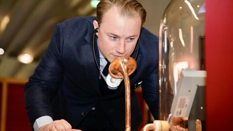 Der Chef der Staatskanzlei, Staatssekretär Benedikt Kuhn, bei der Besichtigung der Cité du Vin