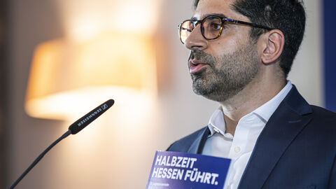 Der stellvertretende Ministerpräsident Kaweh Mansoori bilanziert zufrieden: Hessen treibt den Ausbau einer sicheren und nachhaltigen Energieversorgung konsequent voran.